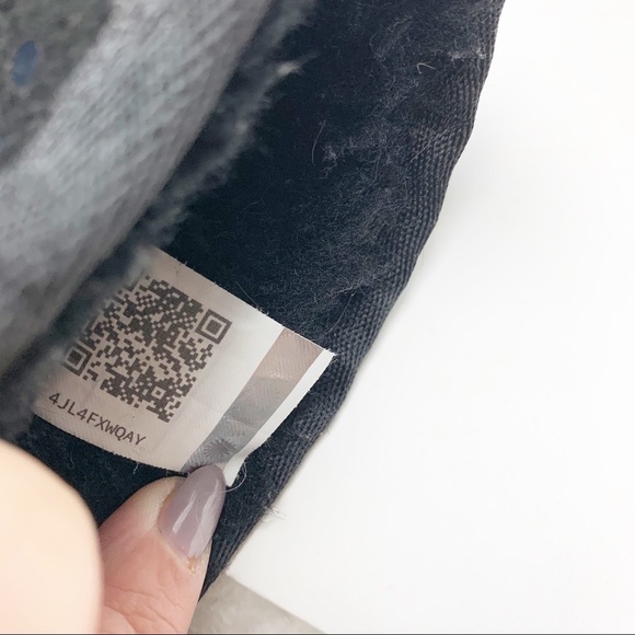 Ugg Mini Shiny Dot Boots - Picture 8 of 8